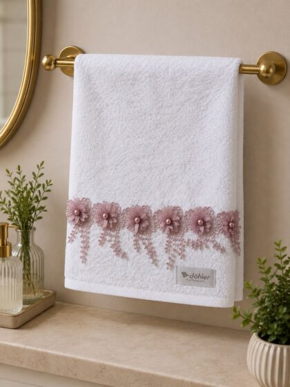 Toalha de Lavabo Branca com Flor - 30x50cm